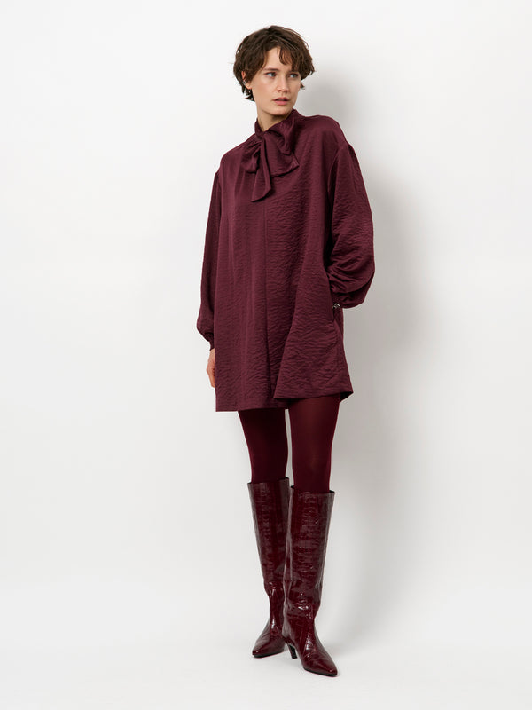 MINI-JURK MET STRIK
€ 199,00
Dante6-Leigh mini-jurk met strik