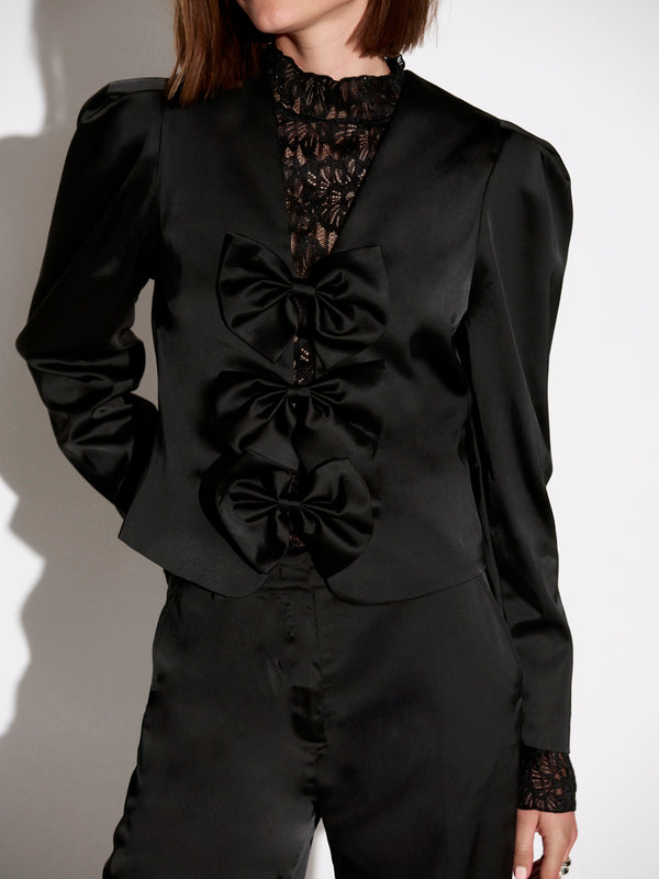 Dante 6 TOP MET STRIKDETAIL
€ 189,00
Dante6-Soralla satijnen top met strikdetails