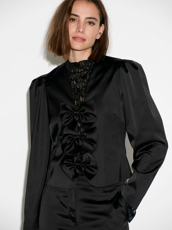 Dante 6 TOP MET STRIKDETAIL
€ 189,00
Dante6-Soralla satijnen top met strikdetails