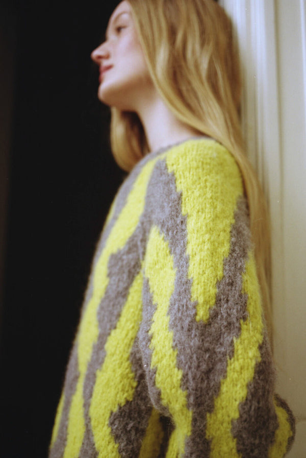 Into knite wear  sweater Elena