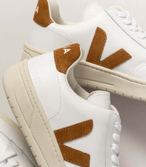 Veja V-12 LEATHER WHITE CAMEL