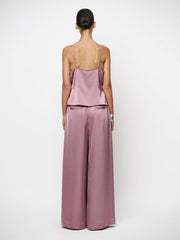 Dante 6 KANTEN CAMISOLE
€ 119,00
Dante6-Ligne kanten camisole top met verstelbare bandjes