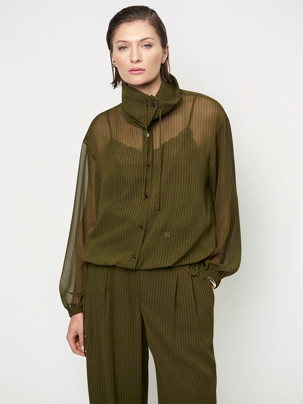 Dante 6 BLOUSE MET KRIJTSTREEP
€ 179,00
Dante6-Shapiro blouse met krijtstreep
Kleur: Olijfgroen