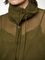 Dante 6 BLOUSE MET KRIJTSTREEP
€ 179,00
Dante6-Shapiro blouse met krijtstreep
Kleur: Olijfgroen